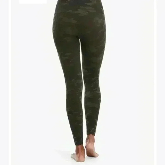 Spanx Look at Me Now Seamless Leggings Green Camo Size Small - Picture 2 of 9